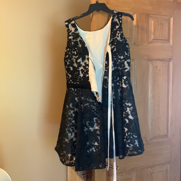 NWT Levory J black & cream cocktail dress size 10 - Picture 4 of 11